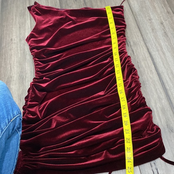 House of Harlow 1960 crimson red wine velvet dress one shoulder - Picture 6 of 6